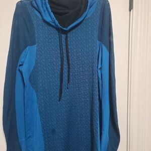 Under Armour Pull Over Shirt